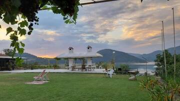 Фото номера Двухместный номер с 1 кроватью и террасой Отель Family Hotel Belvedere г. Dŭlgopol 15